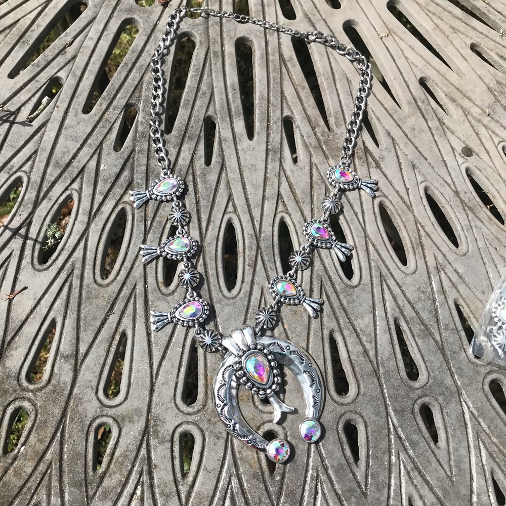 Bohemian Western Cowboy Horseshoe Squash Blossom Silver Rhinestone Necklace - Picture 8 of 16